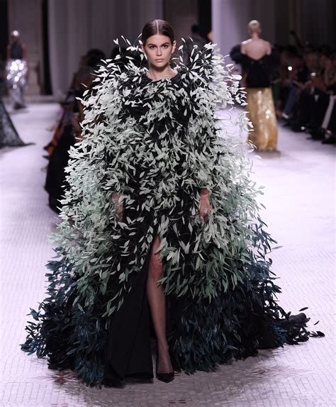 givenchy sfilata 2019|Givenchy FW19 Haute Couture show .